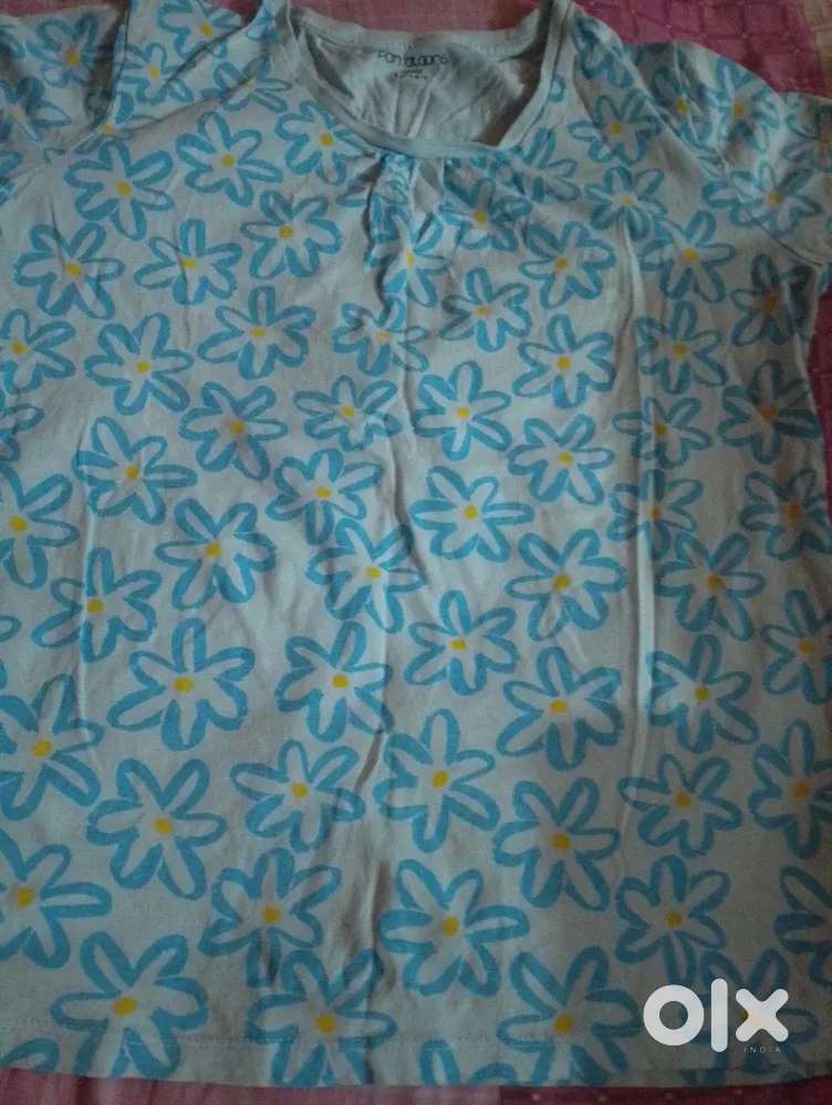 A beautiful light blue t-shirt for girls 1 baar bhi use nahi Kiya