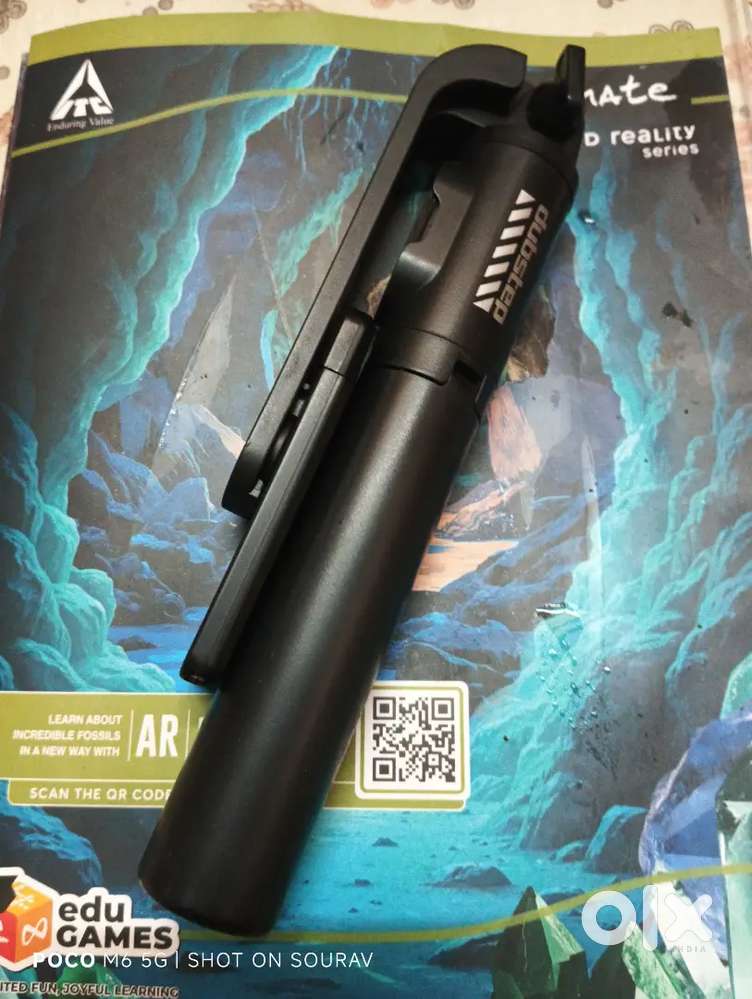 Dubstep , tripod and selfie stick, with 2 mini light