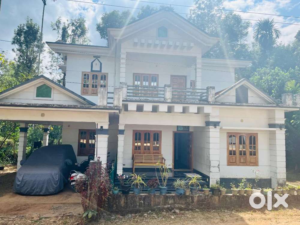 House for Sale – 2200 Sq.Ft  10 Cent Plot  5 BHK  A spacious, indepe