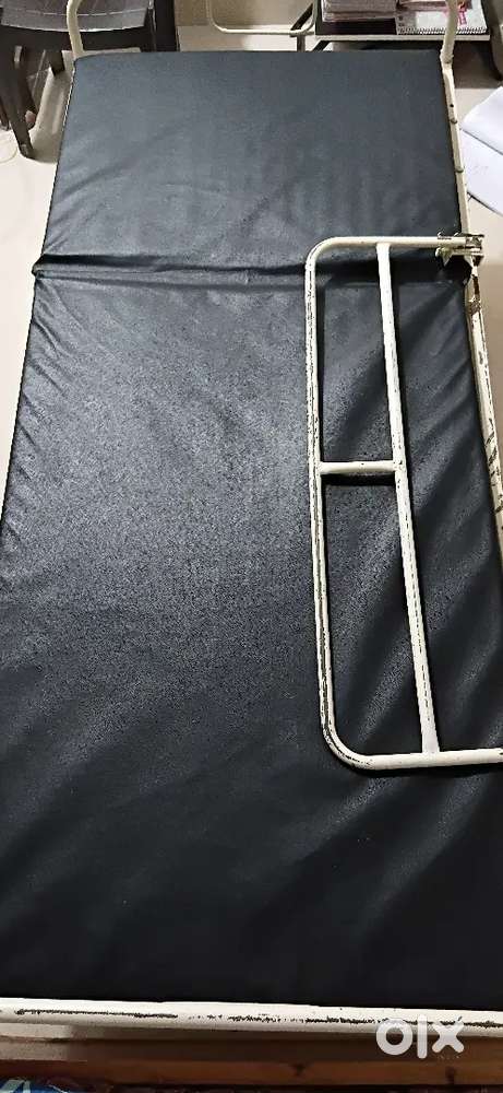 Patient hospital bed bed