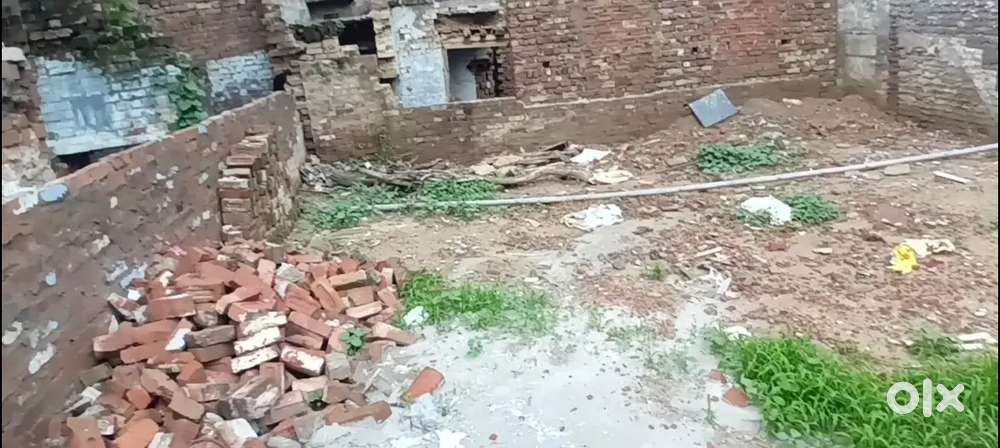 900 sqft plot in Musahabganj, All paper ok , Half plot also available