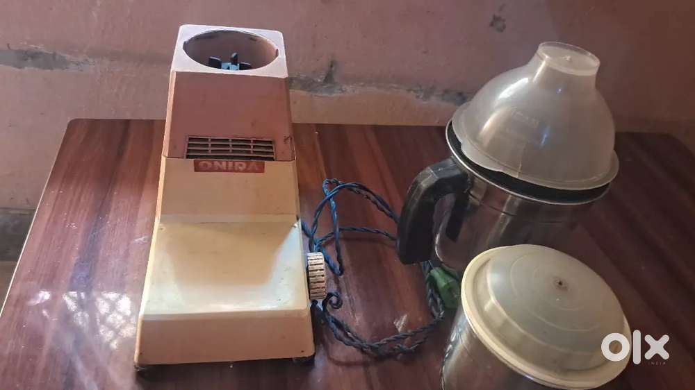 Onida ka mixer h bahut aacha chalta h. koi dikkat nahi h