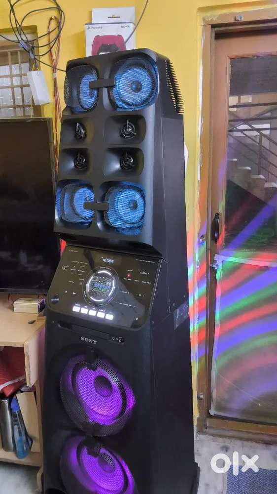 Sony MHC-V90DW is a WIFI high-power party speaker 2000 watt output