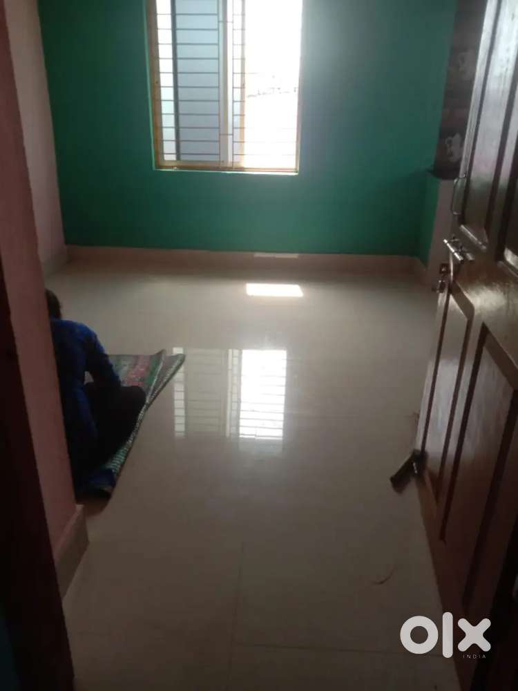 1rk room available for rent forgirls with attached kichen and bathroom