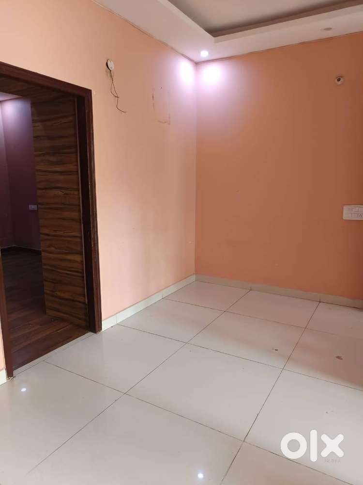 3bhk top floor ready to move with roof right