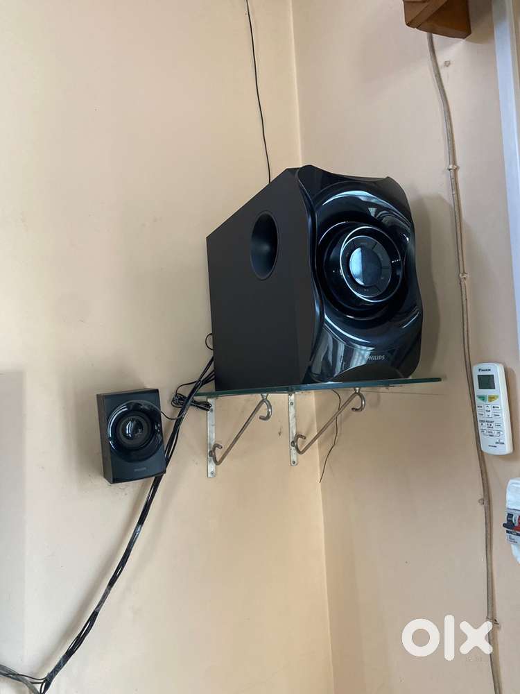 Phillips Speakers in best condition, one woofer and 5 speakers