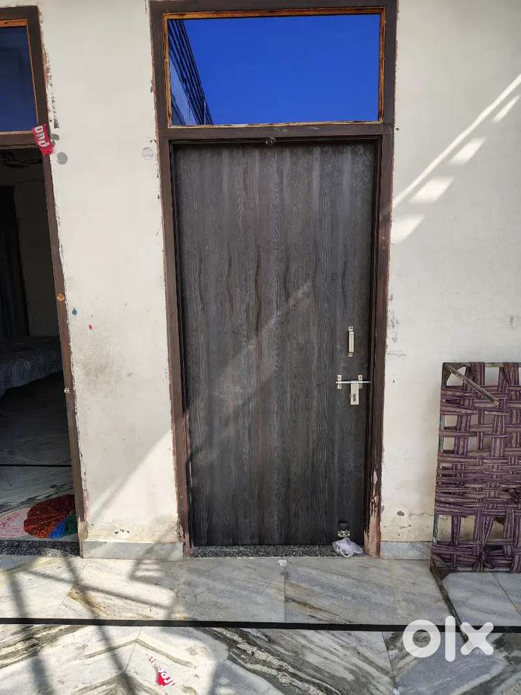 One room with a sefrate area type a balcony