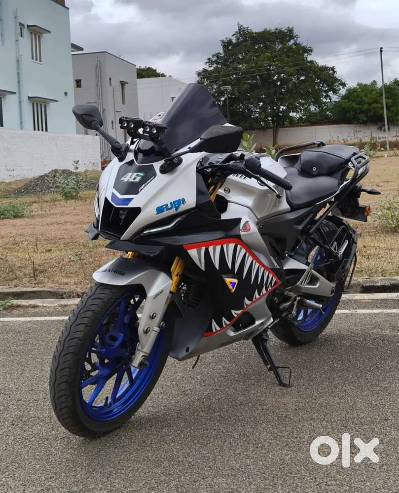 Yamaha R15 V4m