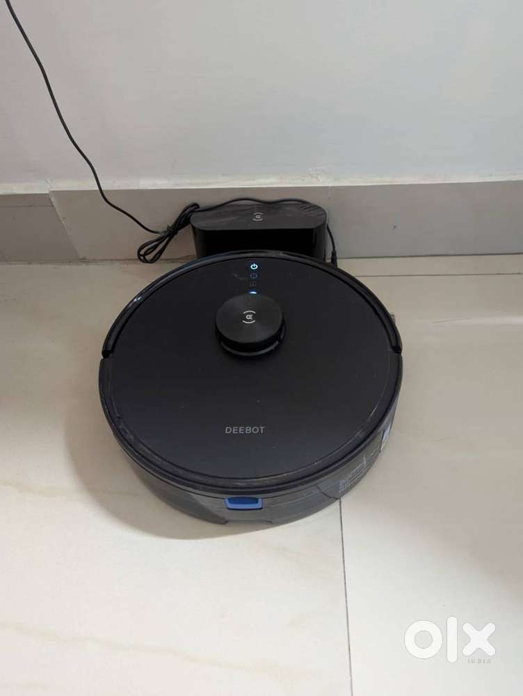 Y1 PRO ROBOT VACUUM CLEANER-11 MONTHS OLD-ECOVACS IN GOOD CONDITION