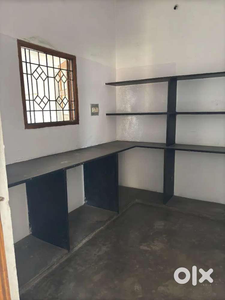 2 BHK FAMILY ROOM AWAILABLE