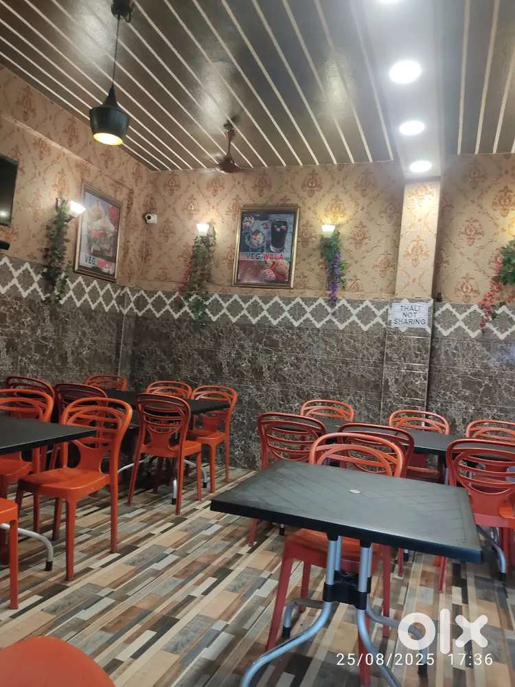 Restaurant captain