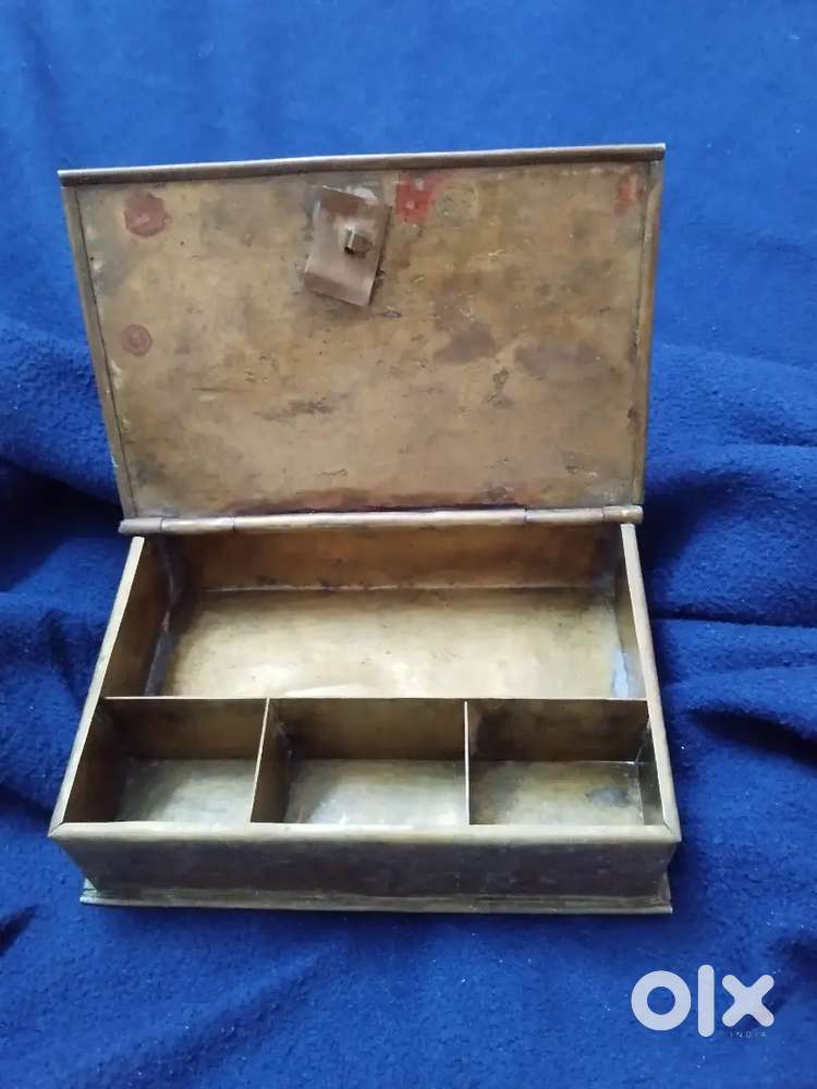 VINTAGE BRONZE PAN BOX
