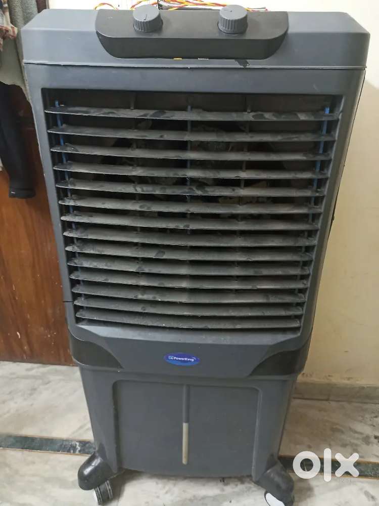 Brand new cooler 4 month old ( room freshner free)