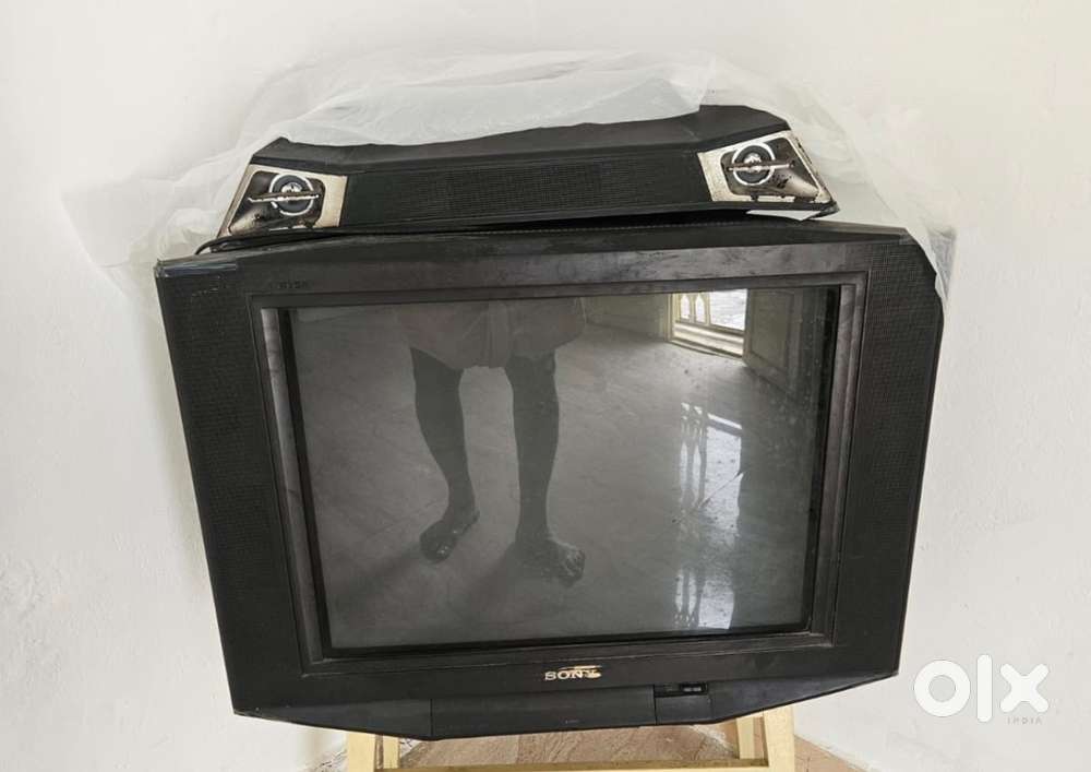 Sony CRT 29 inch TV with Surround Speaker Black