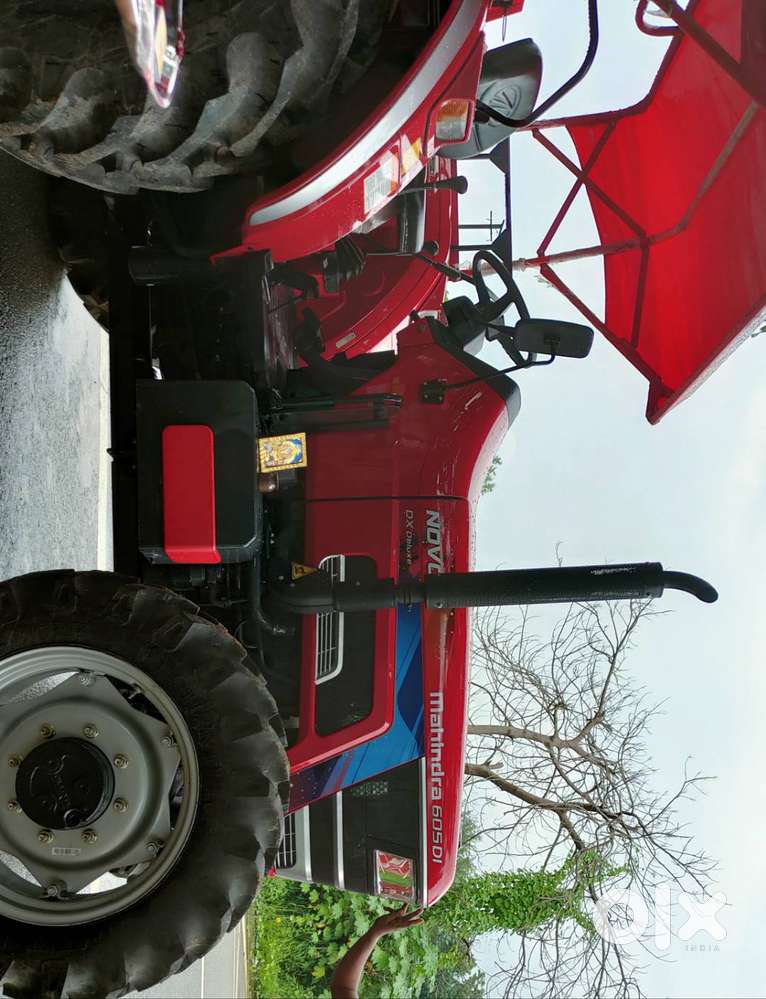 Mahindra & Mahindra Novo 605 DI 4WD/Tractor