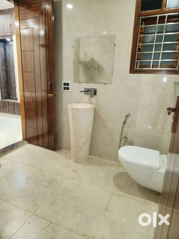 Specious 3 Bed with Parking in Vasundhara sec-5