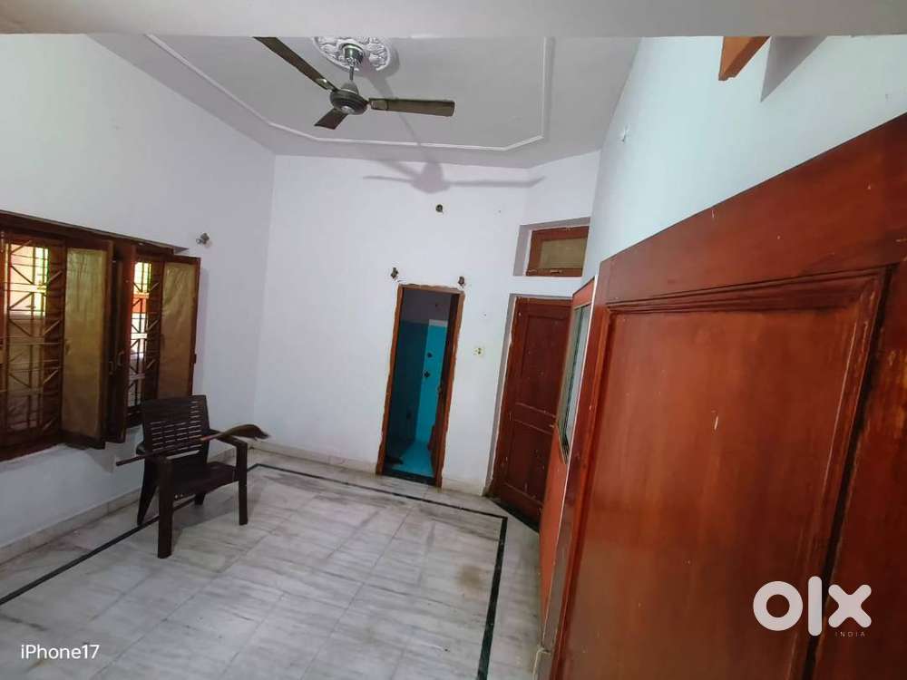 ROOM FOR RENT NEAR DALIGANJ CROSSING SITAPUUR ROAD