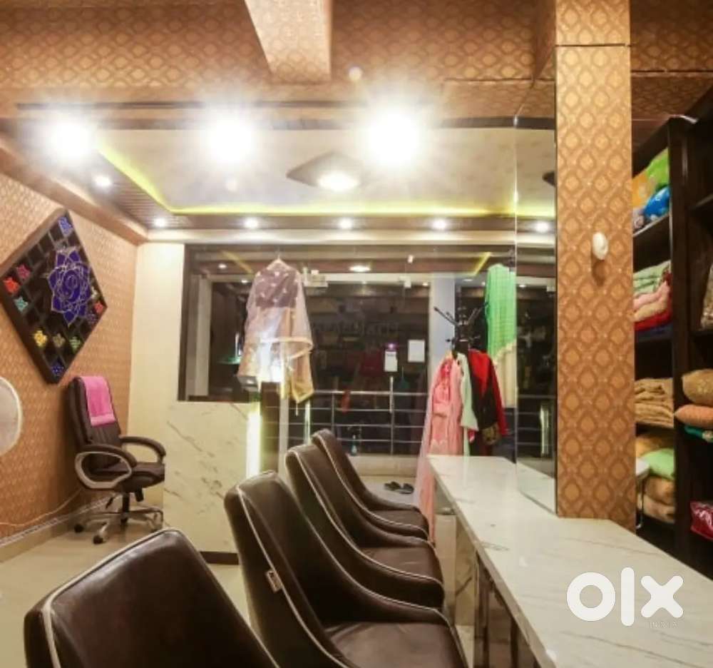 Furnished shop ready to move.
