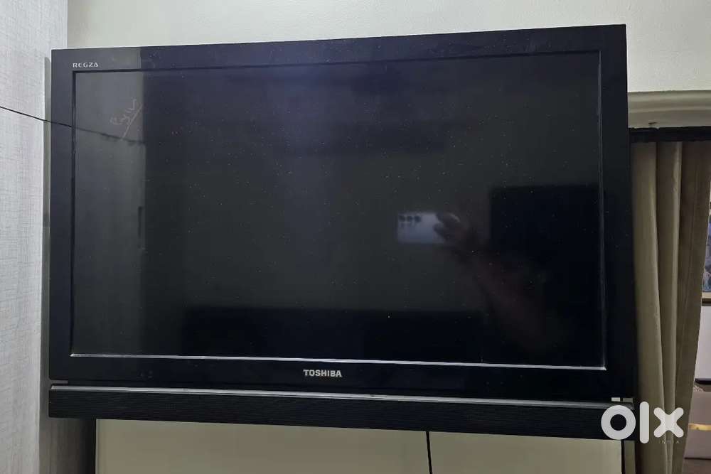TOSHIBA LCD TV