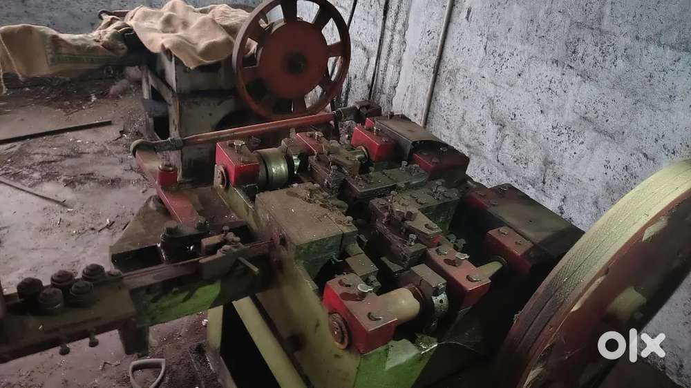 Nails making machine