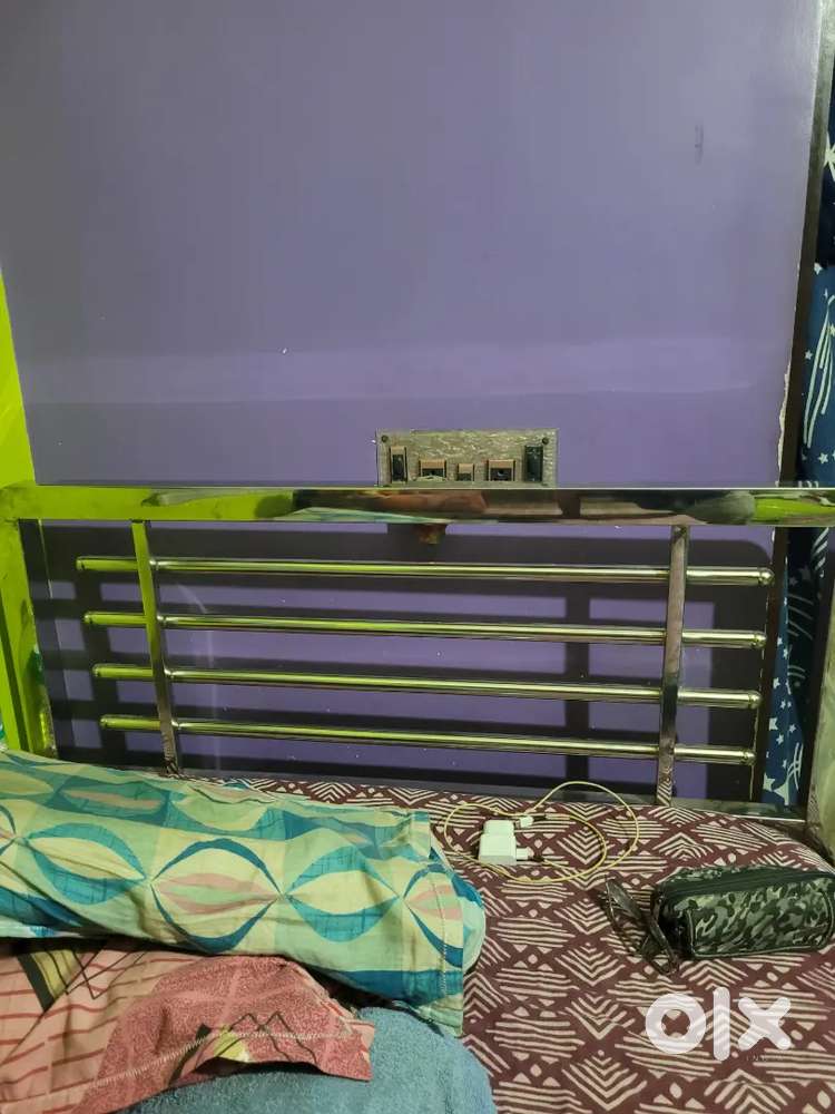 4.5' by 7' bed. Stainless steel bed only in 5500