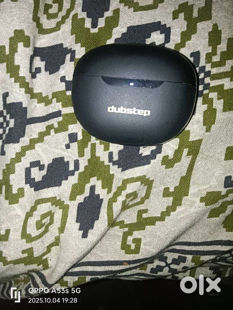 Dubstep x5 earbuds with box and accessories