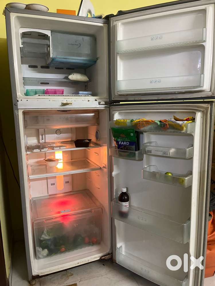 Refridgerator
