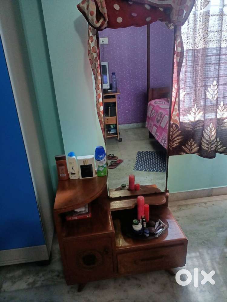 Completely wooden dressing table with excellent condition