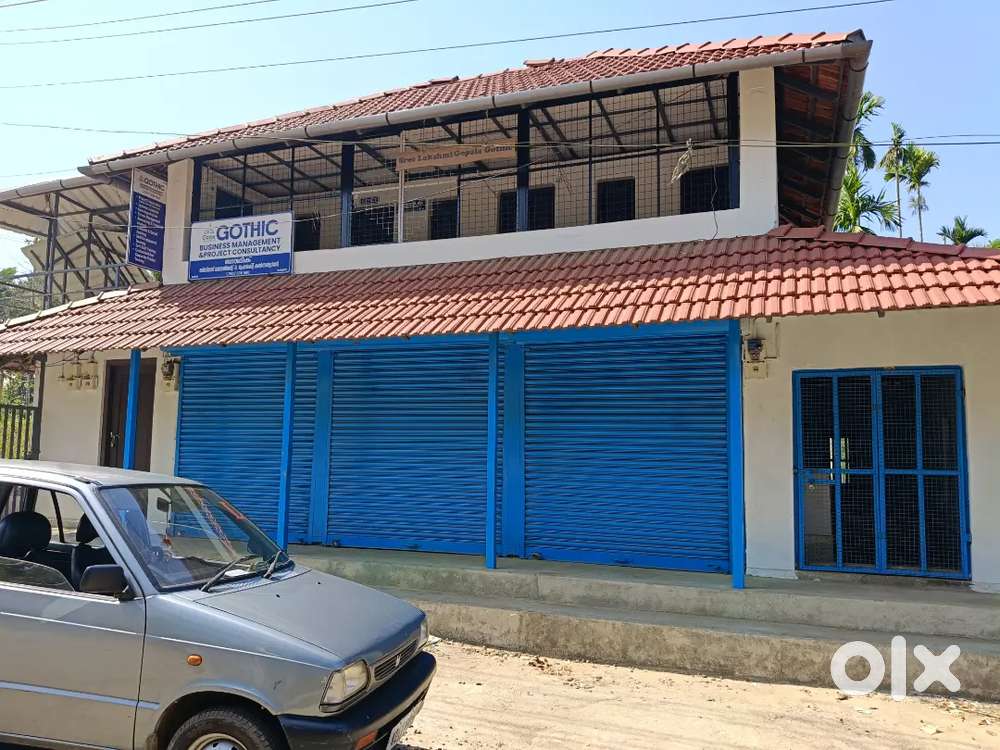le roof buillding under 4 rooms and,  bottom 3 rooms. All facilities.