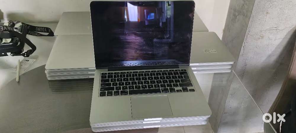Apple Macbook pro 1502 ,8gb ram,256 gb ssd.
