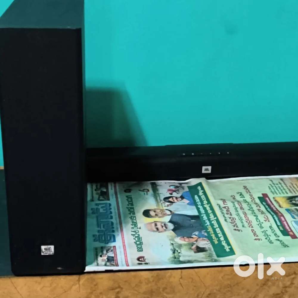 JBl 150 - Sound Bar and Woofer