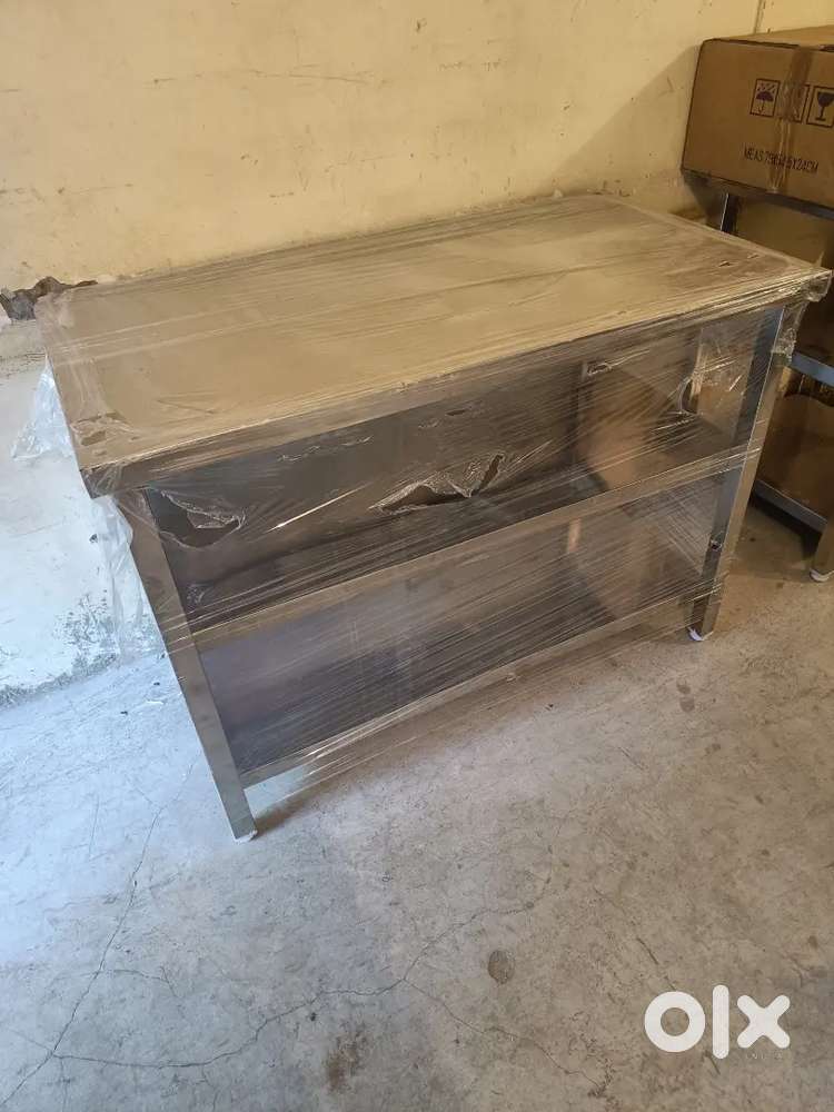 UNUSED COMMERCIAL STAINLESS STEEL TABLE WORKING TABLE IN KATWARIA SARA
