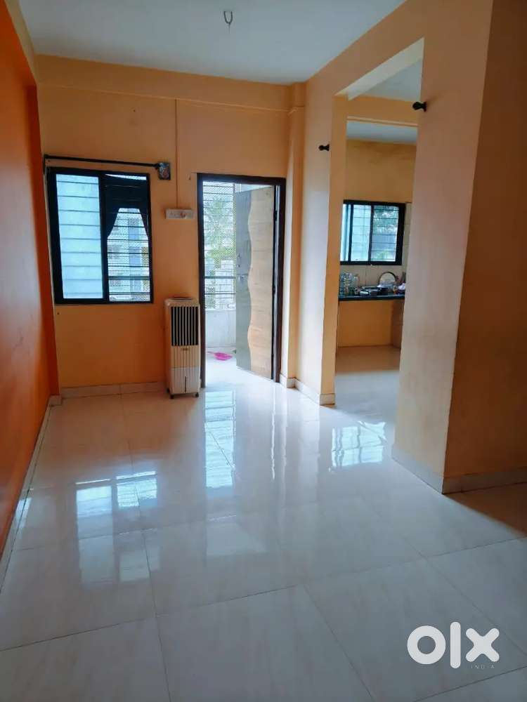 1 Girl roommate( Working Professional/ Student)required urgently