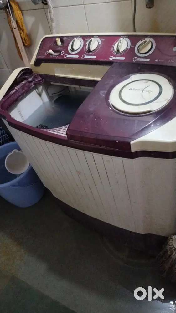 Working semi automatic washing machine