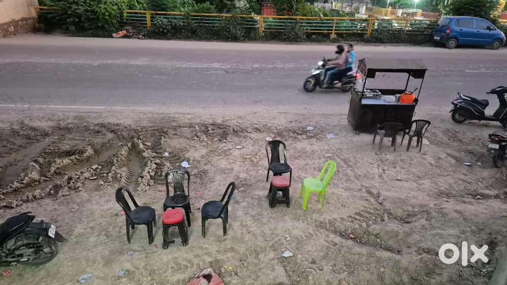 Cafe mai andar bahar ke liye staff ki jarurat h