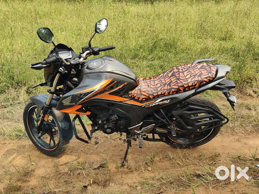 HORNET 160R 2020 BS4