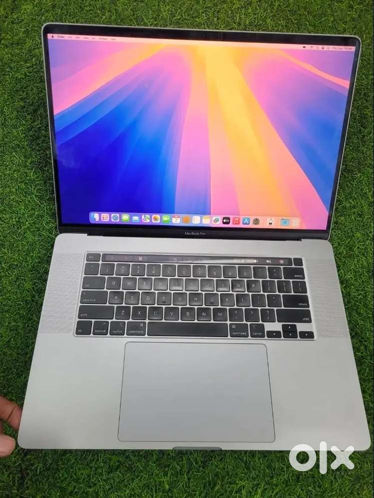 MACBOOK PRO