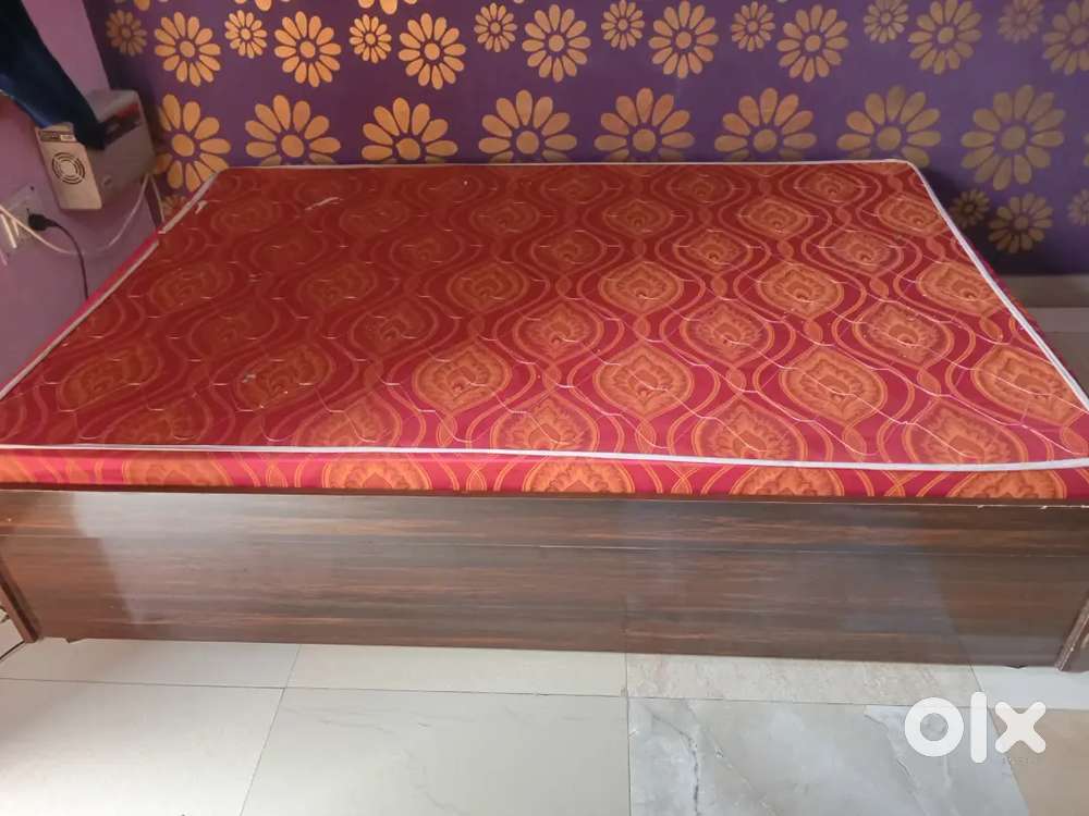 A brand new Diwaan to sell with mattresses