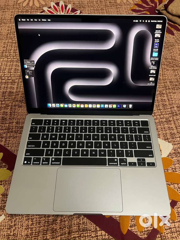 Apple MacBook Air M4 – Super Clean Condition  With Box & Accessorie