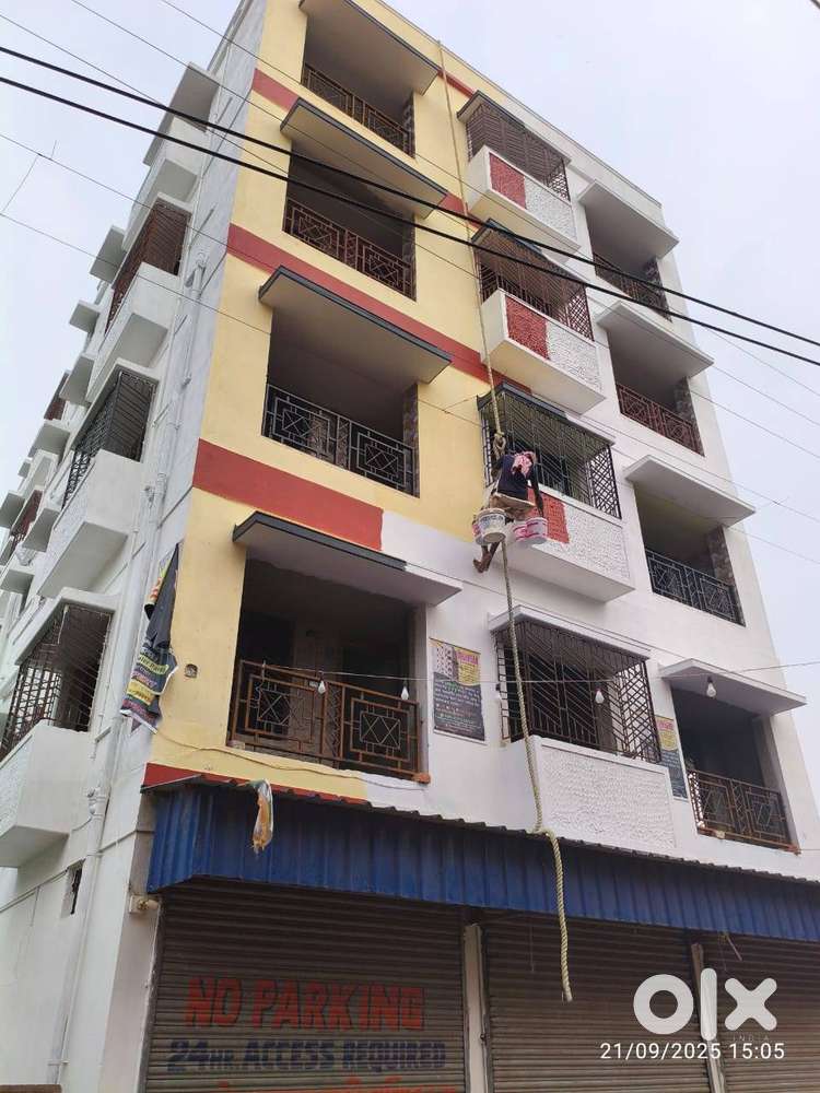 NEAR BY SCHOOL,COLLEGE,MARKET , RAIL STATION,230 / METRO AUTO  STAND,