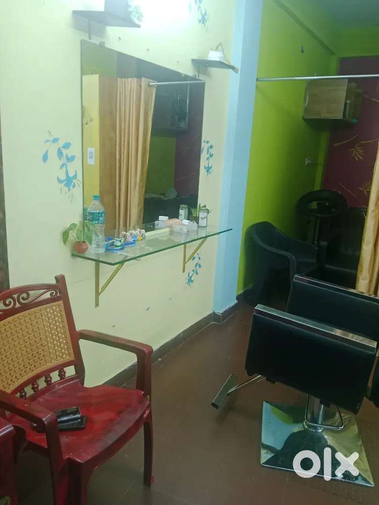For sale Beauty parlour