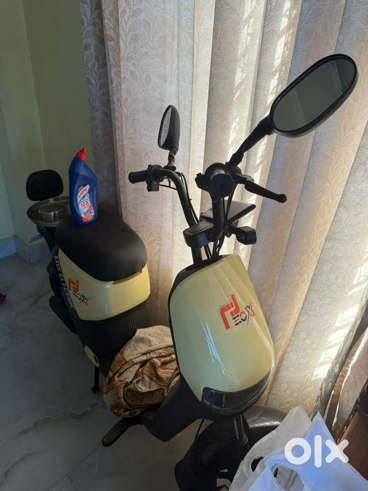 ELECTRIC SCOOTY UNUSED SHOWROOM CONDITION