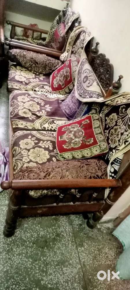 Old design Wooden Sofa set