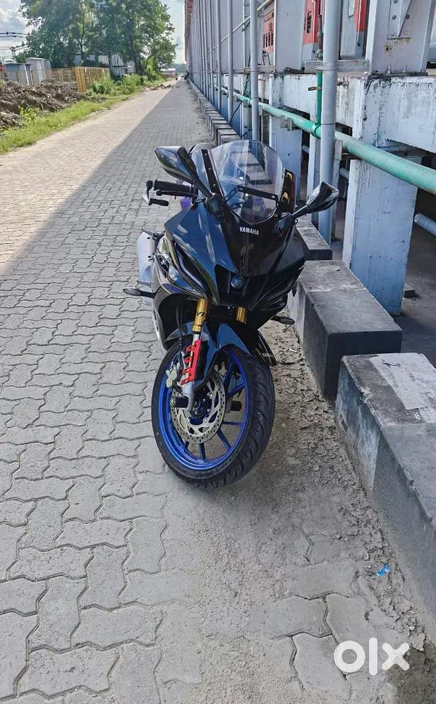 YAMAHA R15 M CARBON FIBRE EDITION FOR SALE, ONLY TWO WEEKS OLD.