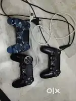 Ps4 500 with 3 CONTROLLERS and games cd