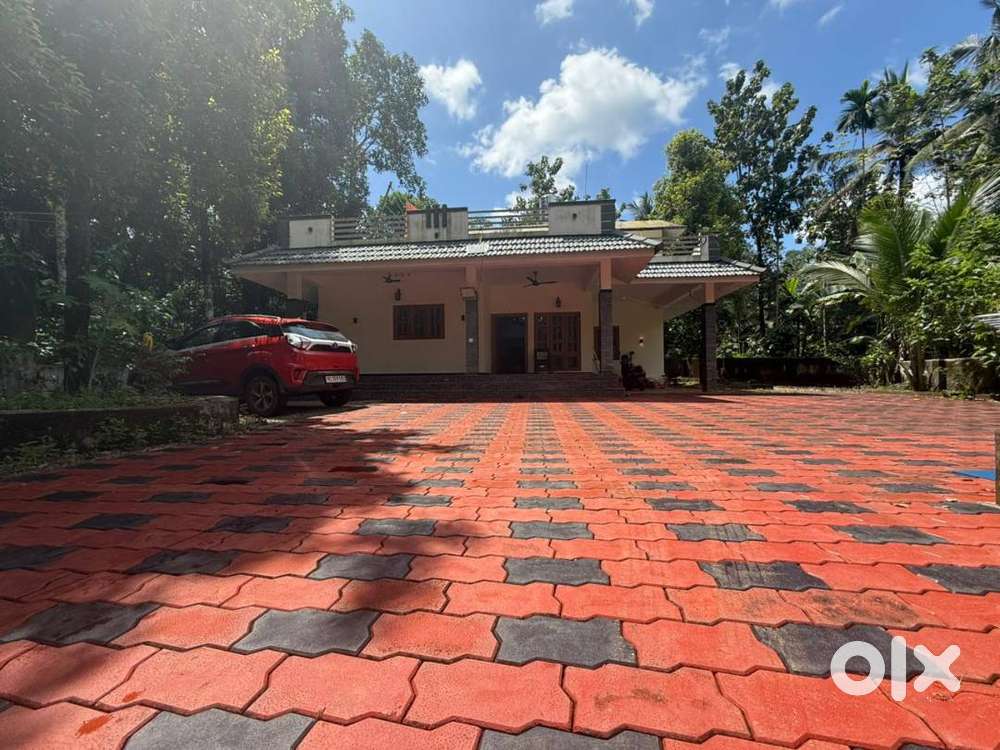 പാലാ ടൗണിൽ നിന്നും 2 KM ദൂരത്തിൽ , 3 ബെഡ്റൂംസ് വീട് വിൽപ്പനയ്ക്ക്