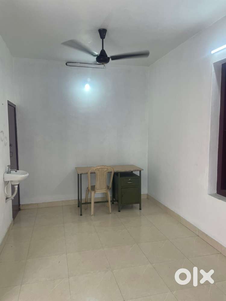 Room for rent / Office space for rent