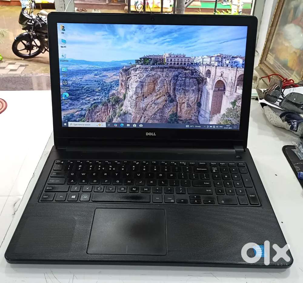 Dell Laptop i3, 8GB Ram, 256GB SSD, Windows 10 Pro