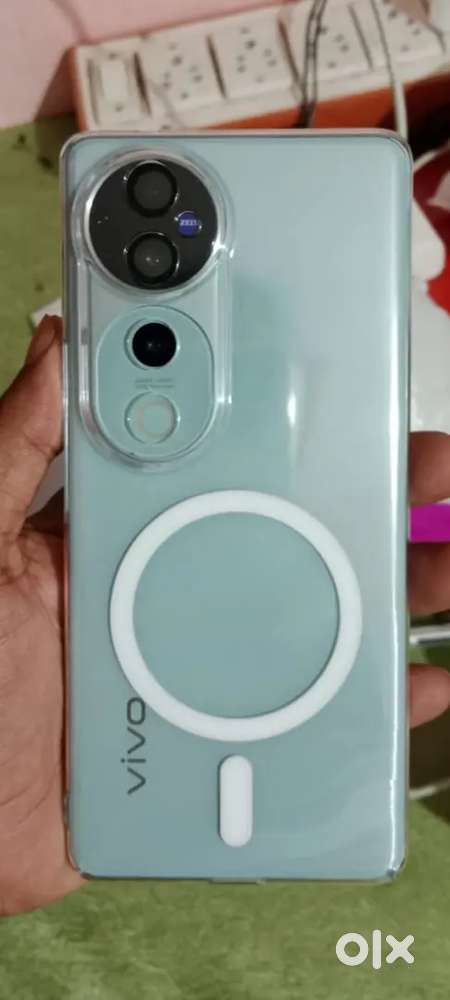 Vivo V40 pro 12/512 only 10 month phone with bill box charger