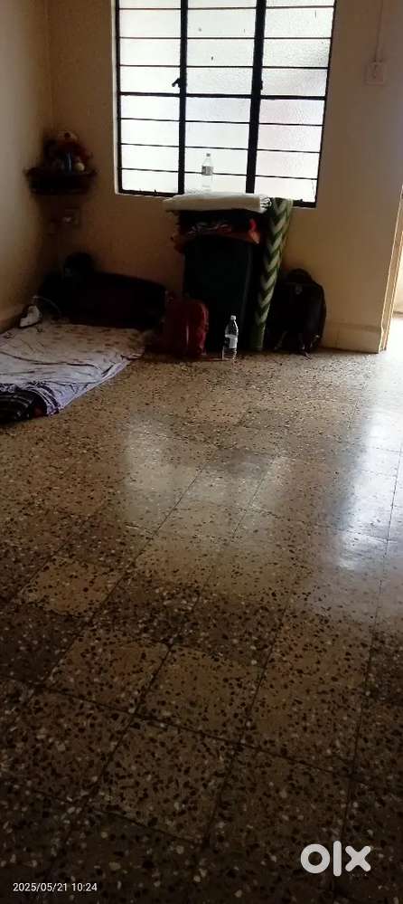 We need urgent female flatmate in bedroom